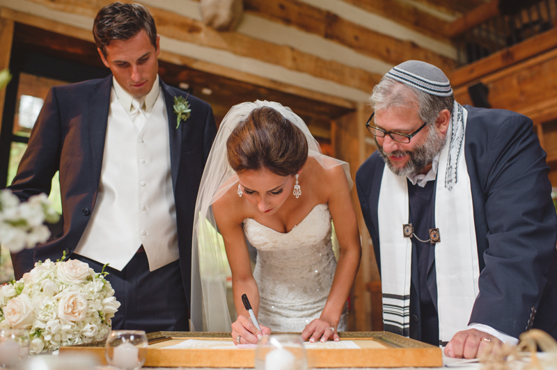 signing the ketubah // Spindle Photography